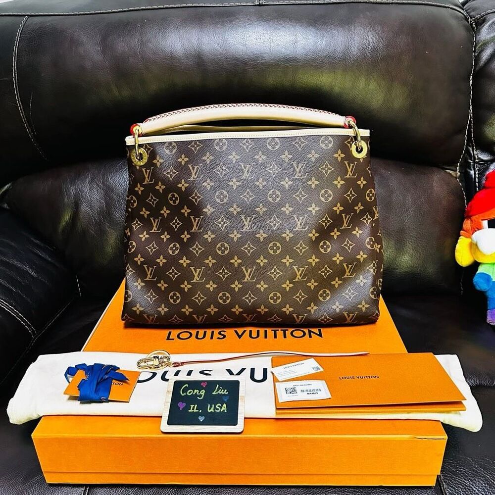 Brand New Louis Vuitton Artsy Hobo Bag